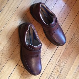 NWOT Florsheim brown loafers